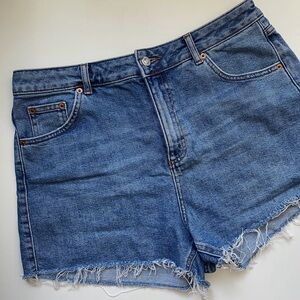Topshop High Waisted Jean Mom Shorts - 3” inseam